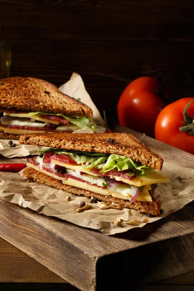 Sandwiches mit Speck auf Vintage-Background Stockbild