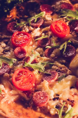 Ev yapımı klasik pizza