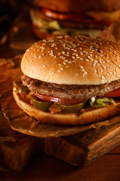 Burger na pozadí — Stock fotografie