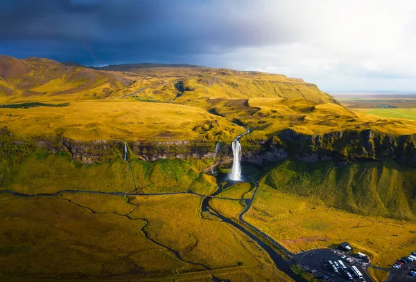 Luftaufnahme des Seljalandsfoss-Wasserfalls in Island bei Sonnenuntergang — Stockfoto