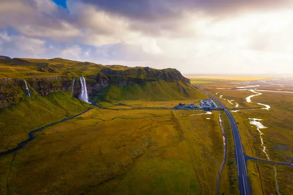 Vista aérea de la cascada Seljalandsfoss en Islandia al atardecer — Foto de Stock