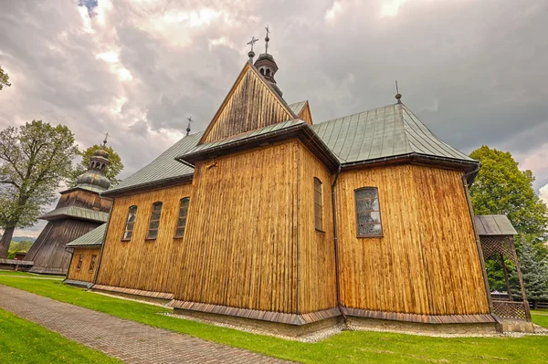 Trä församlingkyrkan av den obefläckade avlelsen i spytkowice, — Stockfoto