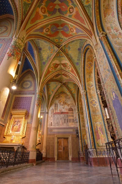 Intérieur de la cathédrale néo-gothique Saint-Pierre-et-Paul, Prague — Photo