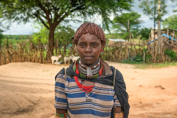 Retrato de una mujer hamar en el sur de Etiopía — Foto de Stock