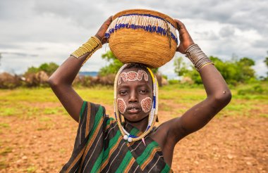 Genç çocuk Afrika kabile Mursi, Etiyopya