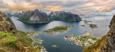 Dağlar ve Reine Lofoten Adaları, Norveç
