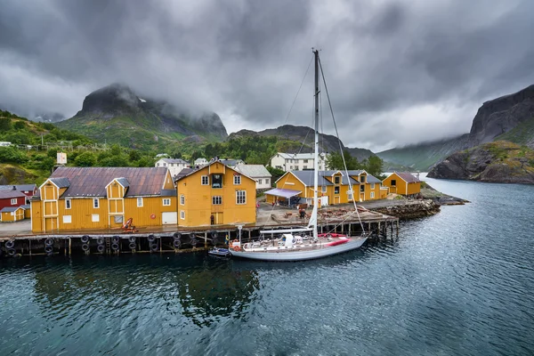 村の Nusfjord、ノルウェーのロフォーテン諸島の釣り — ストック写真