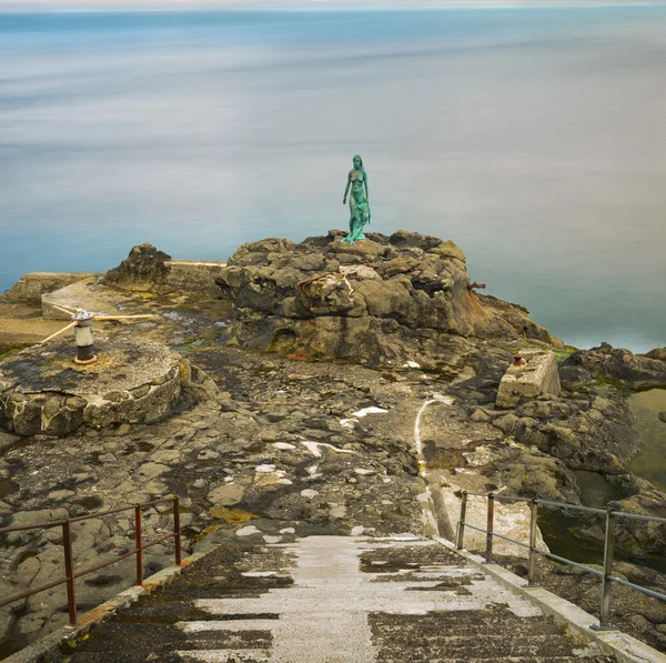 Estatua de Selkie o esposa del sello en Mikladalur, Islas Feroe — Foto de Stock