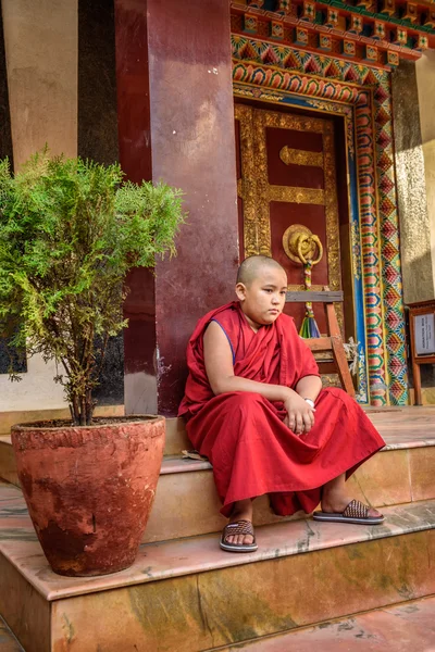 Novice dans un temple bouddhiste à Katmandou, Népal — Photo