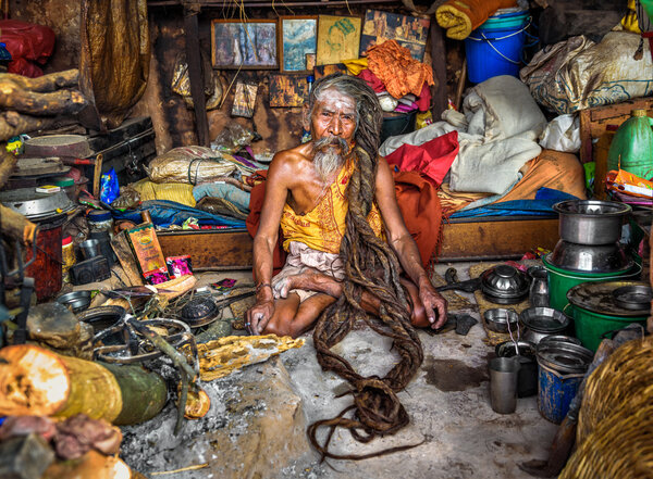 Шаива садху (святой человек), живущий в храме Пашупатинатхи, Катман
