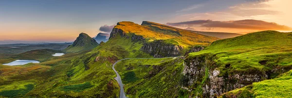 Quiraing mountains sunset at Isle of Skye, Scottland, Regno Unito — Foto Stock