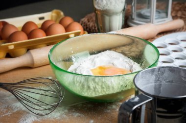 Ev yapımı yiyecekler. Hamur hazırlığı..