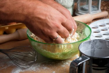 Ev yapımı yiyecekler. Hamur hazırlığı.