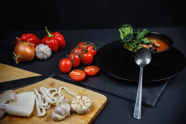 Sopa Com Frutos Mar Legumes Ainda Vida Fundo Escuro Camarões — Fotografia de Stock