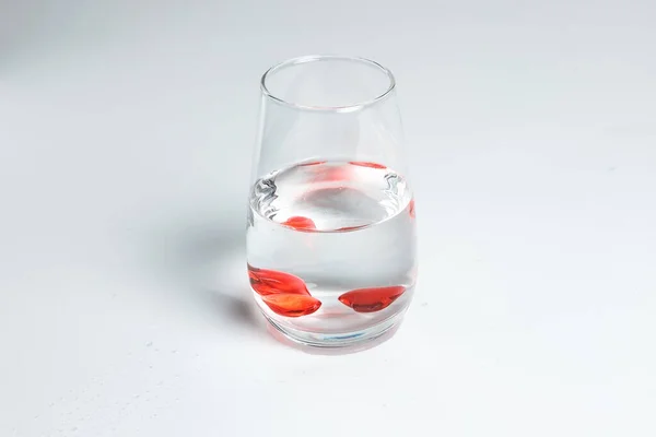 Valentine Day Small Red Glass Hearts Glass Water Splash Liquid — Stock Photo, Image