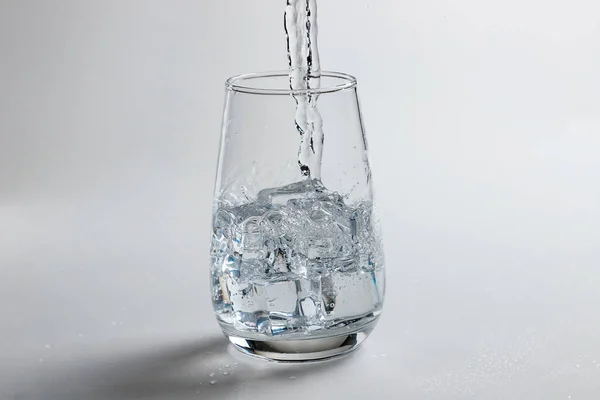 Glas Mineralkolsyrat Vatten Med — Stockfoto