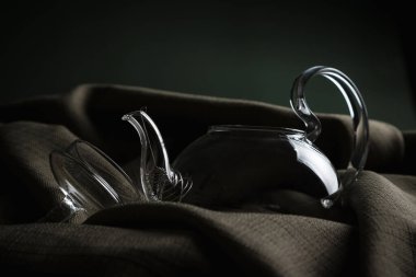 Bitki çayı ve çaydanlık konsepti hazırlamak için cam çaydanlık.