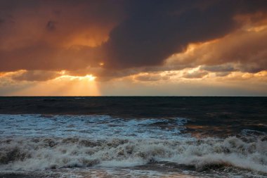 Soyut ve renkli fırtına bulutları