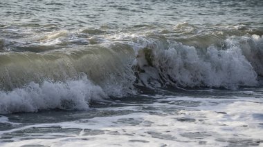 Deniz dalgası yakın çekim. Deniz köpüğü..