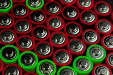 Bir sürü batarya, yakın plan. Piller hazır..