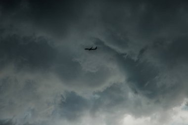 Güzel bulutlar. Yağmurdan önceki gökyüzü. Fırtına bulutları.