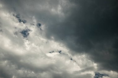 Güzel desenli bulutlar. Yakında yağmur yağacak..