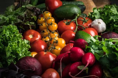 Taze sebzeler. Sonbahar hasadı. Vejetaryen hayatı.