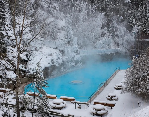 Thermalbad im Winter — Stockfoto