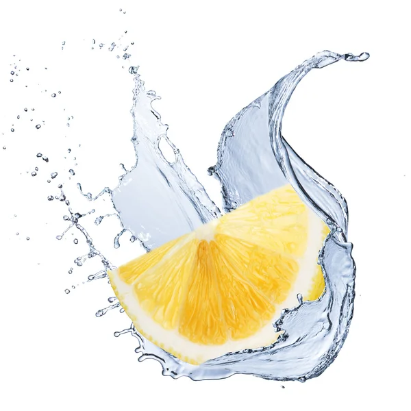 Citron se stříkající vodě — Stock fotografie