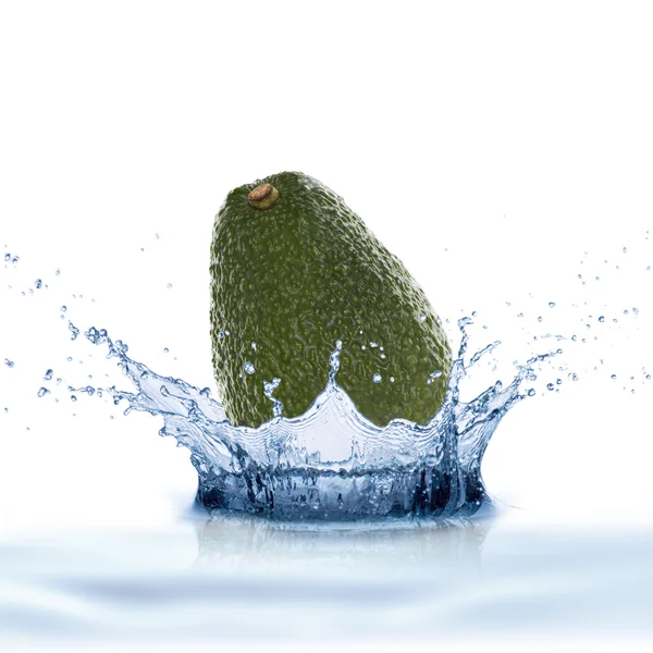 Taze avokado düşüyor — Stok fotoğraf
