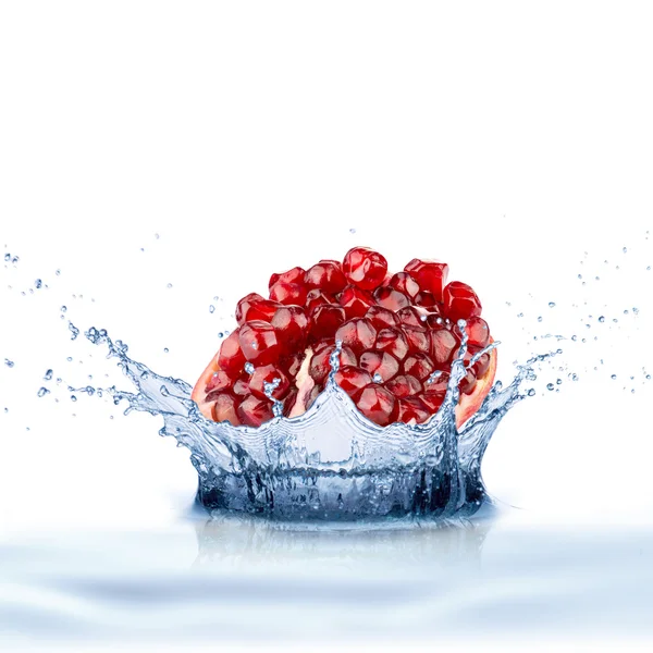 Pomegranate πέφτουμε πιτσίλισμα νερού — Φωτογραφία Αρχείου