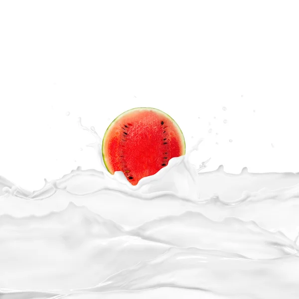 Verse watermeloen met melk Splash — Stockfoto