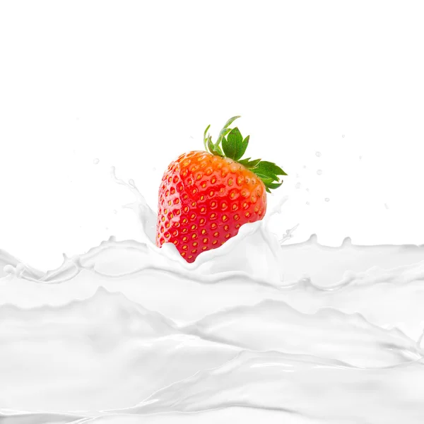 Strawberry Pada Susu Splash — Stok Foto