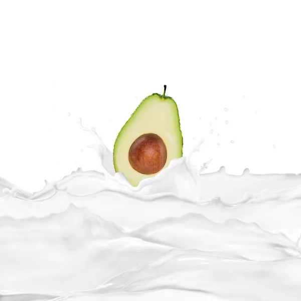 Aguacate en salpicadura de leche — Foto de Stock