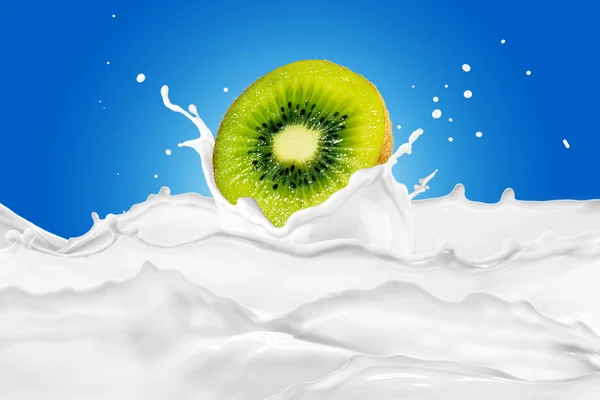 Kiwi en salpicadura de leche —  Fotos de Stock