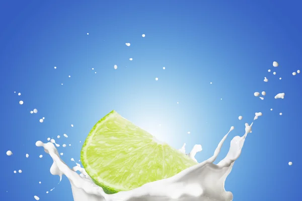 Kalk auf Milchspritzer — Stockfoto