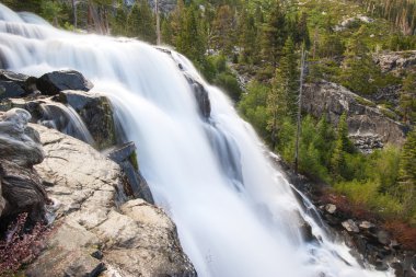 şelale, zümrüt koyu