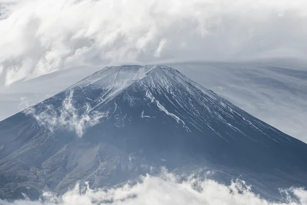 富士山在云端 — 图库照片