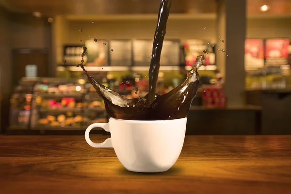 Salpicadura de café en la cafetería — Foto de Stock