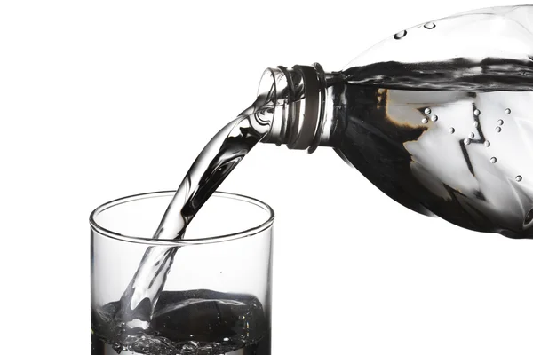 Vody nalít z vody láhev sklo — Stock fotografie