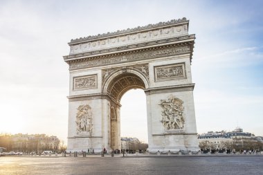 Arc de Triomphe gün batımında
