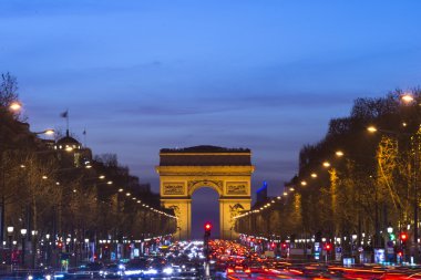Arc de Triomphe gün batımında