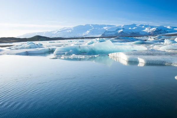 Jokulsarlon jezioro w południowej Islandii — Zdjęcie stockowe