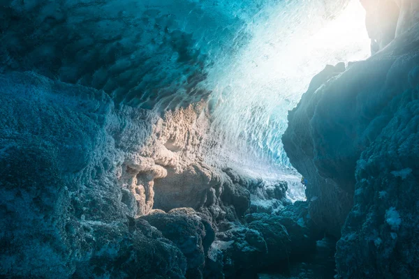 Grotte de glace dans un glacier — Photo