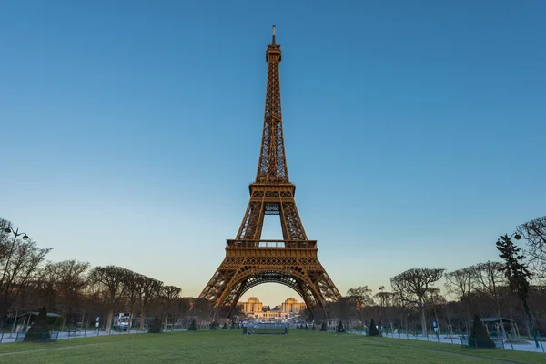 Torre Eiffel ao nascer do sol — Fotografia de Stock