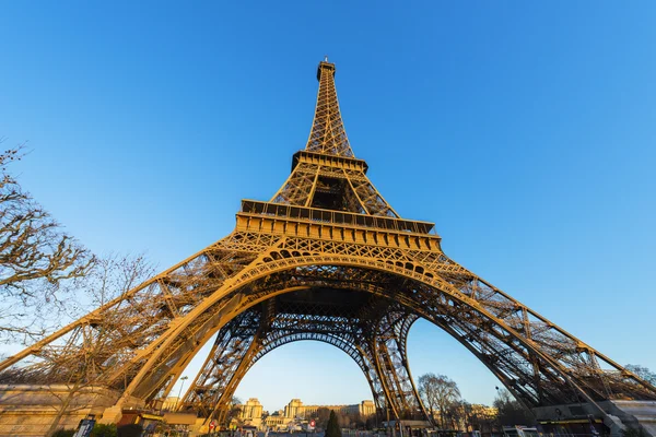 日の出空とエッフェル塔 — ストック写真