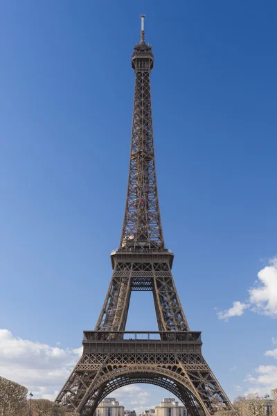 Eiffel Tower with cloudy sky — Stock Photo, Image