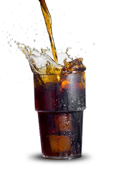Cola plons van ijsblokjes — Stockfoto