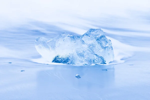 Plage de glace avec vague d'eau — Photo