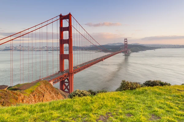 Ponte cancello dorato al tramonto — Foto Stock